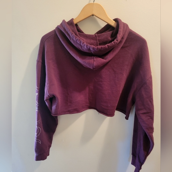 🌷2/$15 Forever 21 wine coloured womans cropped hoodie. Size medium. - Picture 3 of 5